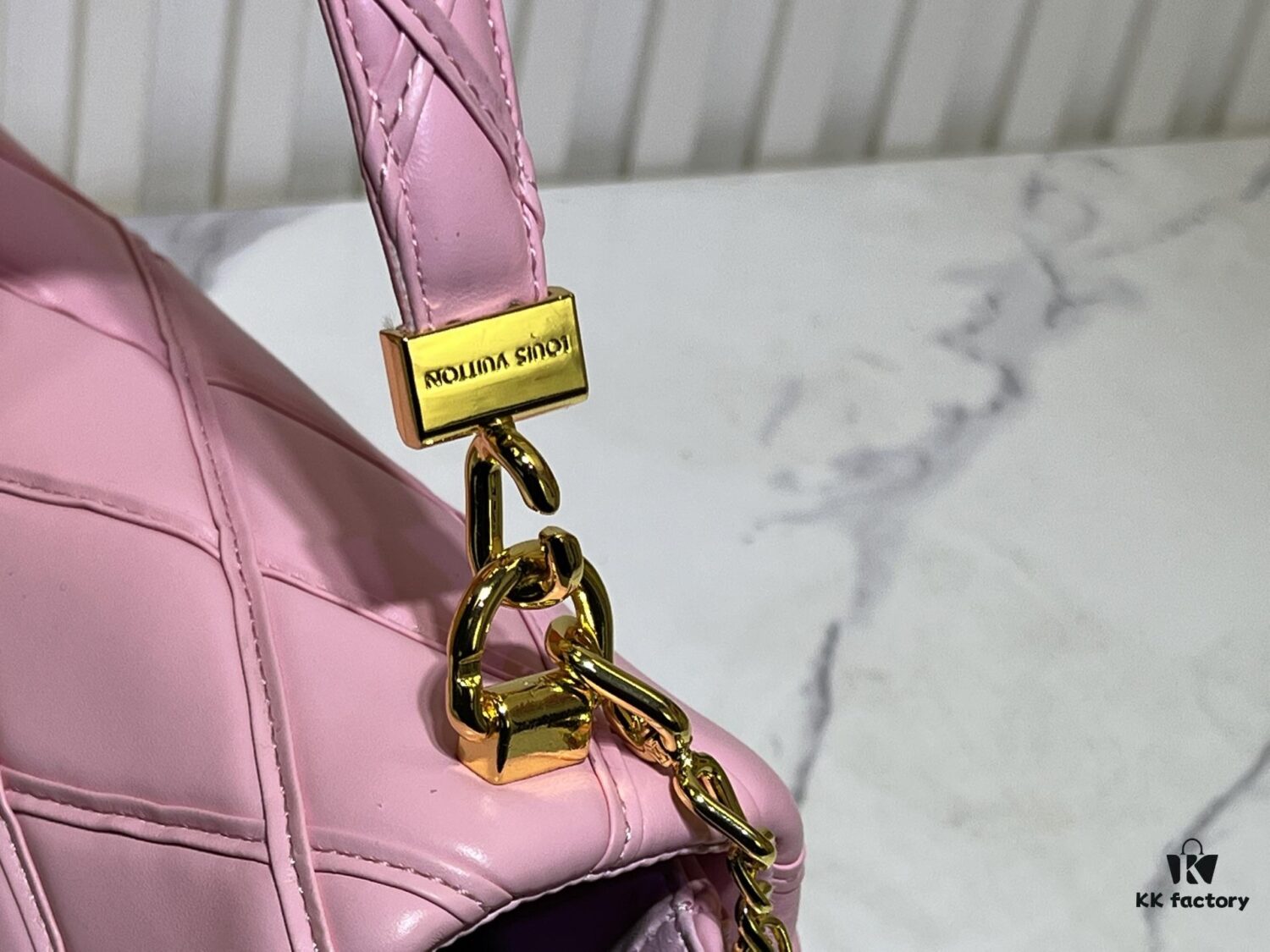 69305fd5f09edb6de4c5046b M23689 M22891 Nicolas Ghesquière infuses the GO-14 Medium Handbag with innovative craftsmanship, featuring quilted lambskin meticulously treated to achieve a baked finish, showcasing avant-garde elegance. The LV Twist lock highlights the brand's signature style, while the top handle and adjustable chain strap are both detachable, offering versatile carrying options. Dimensions: 23X16X10