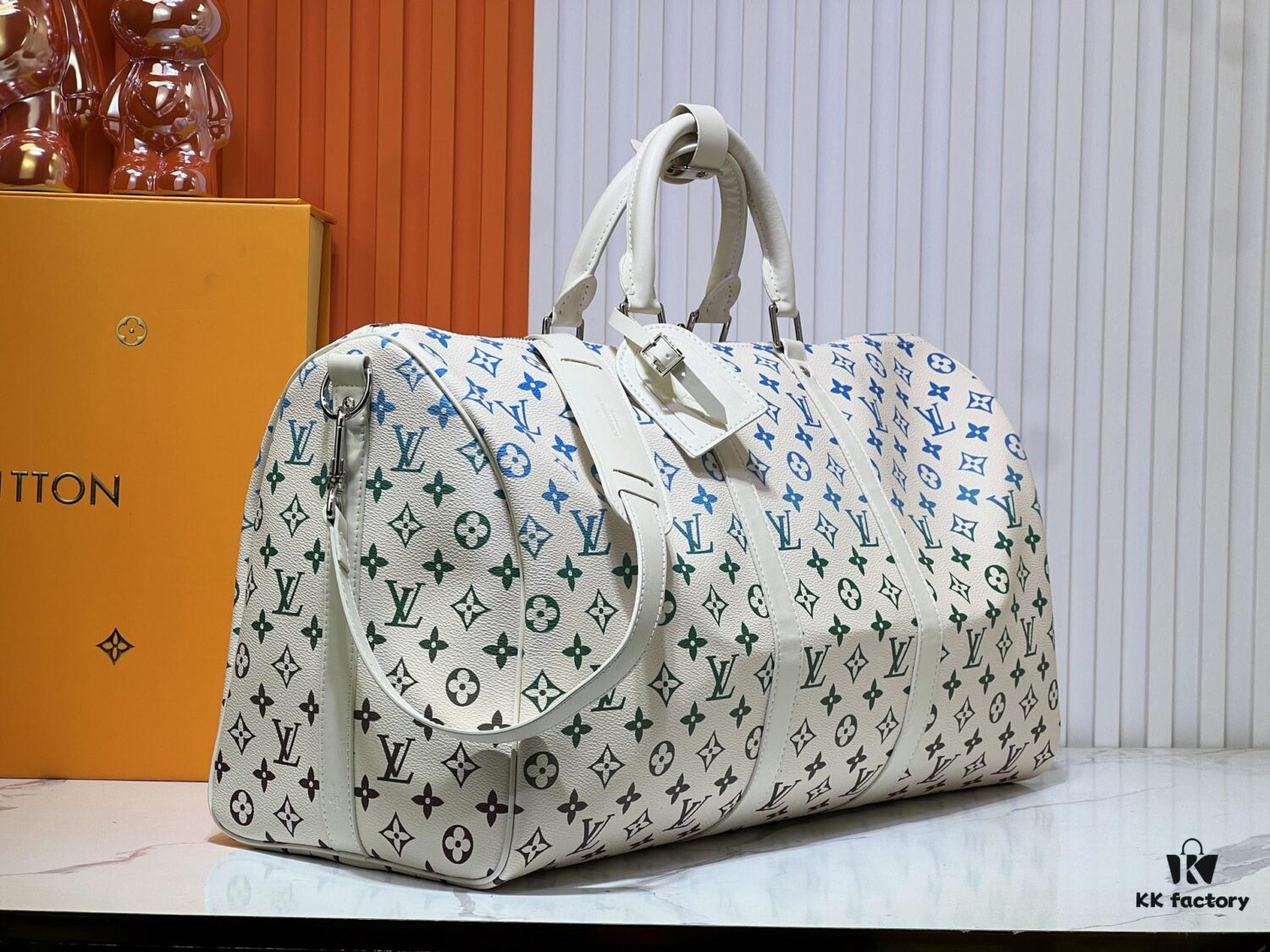 69305fdaf09edb6de4c50470 New Arrival M13745 41416 Gradient Tricolor Series LV 2025 Spring/Summer x Takashi Murakami Collaboration