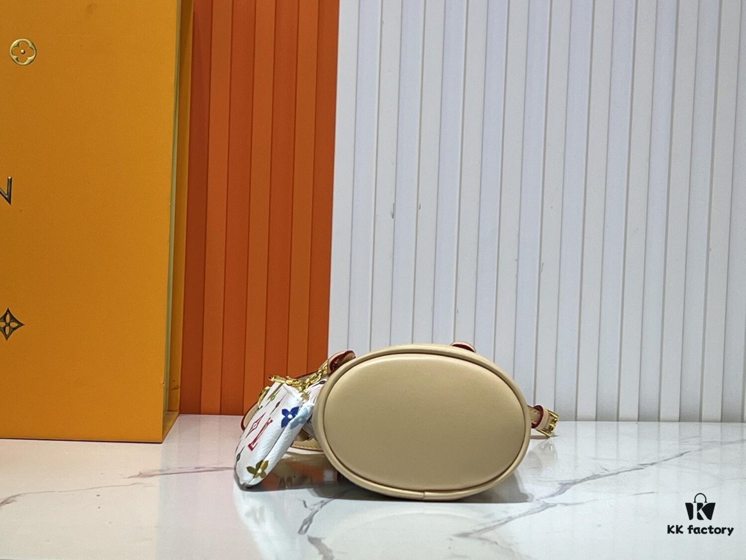 69305fdaf09edb6de4c50472 M81489 M13619 Lv➰ Longshang Village White Tricolor Upgrade Nano Bucket Bag