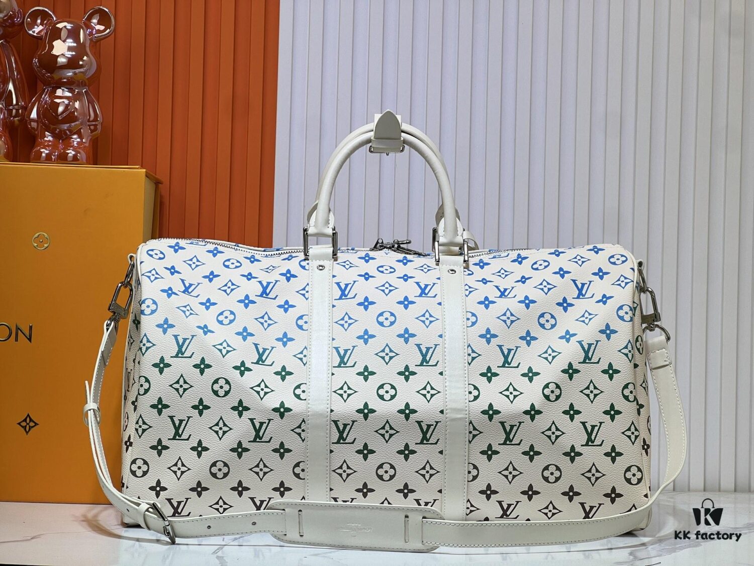 69305fdcf09edb6de4c50473 New Arrival M13745 41416 Gradient Tricolor Series LV 2025 Spring/Summer x Takashi Murakami Collaboration