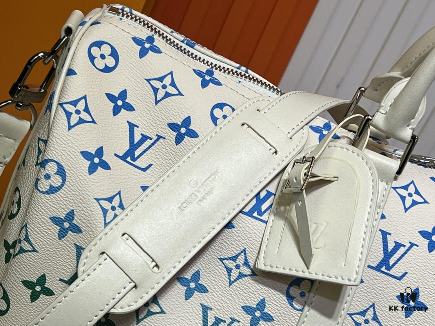 69305fddf09edb6de4c50475 New Arrival M13745 41416 Gradient Tricolor Series LV 2025 Spring/Summer x Takashi Murakami Collaboration
