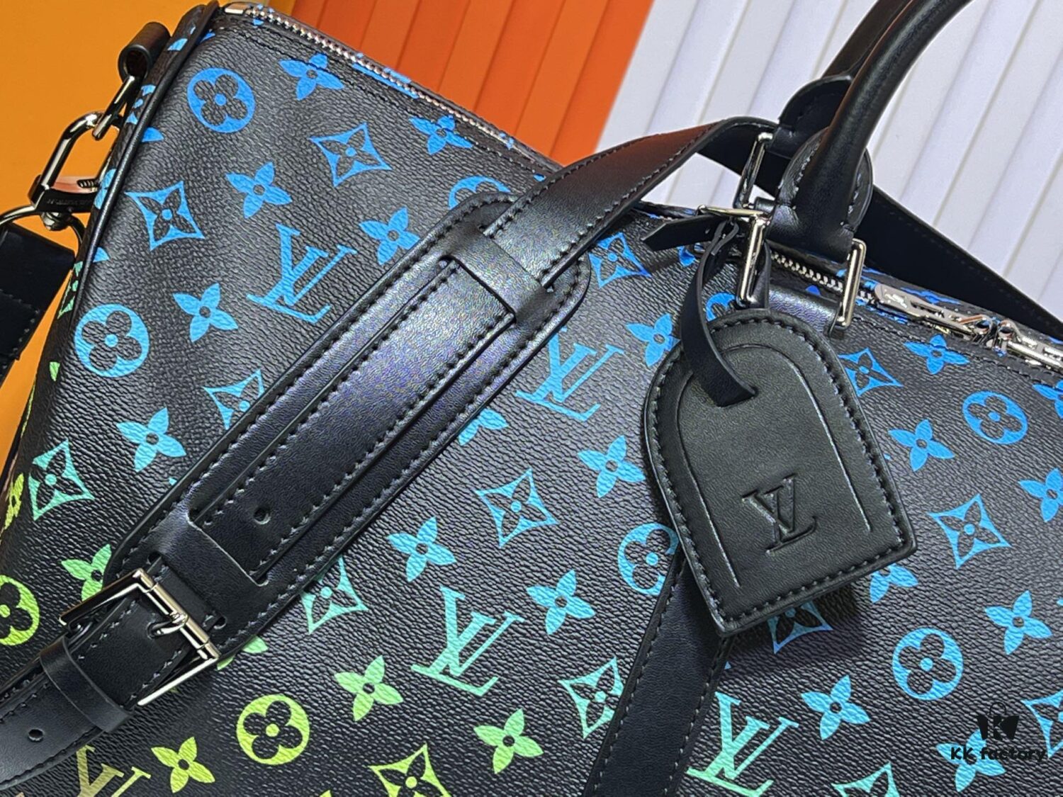 69305fe2f09edb6de4c5047e New Arrival M13745 41416 Gradient Tricolor Series LV2025 Spring/Summer Collection x Takashi Murakami Collaboration