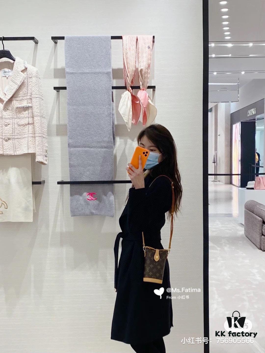 69305ffdf09edb6de4c504ab Quality Upgrade 🔥 Exclusive Real-shot M80874 Monogram Vintage Mini Ice Cream Cone Bag 2022 Latest Fold Me Mini Style with Magnetic Clasp Design, Leather Featuring LV Hardware Elements, Compact and Exquisite Unisex Bag