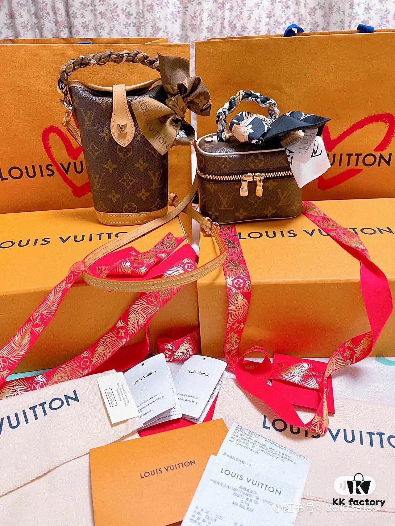 69305ffdf09edb6de4c504ac Quality Upgrade 🔥 Exclusive Real-shot M80874 Monogram Vintage Mini Ice Cream Cone Bag 2022 Latest Fold Me Mini Style with Magnetic Clasp Design, Leather Featuring LV Hardware Elements, Compact and Exquisite Unisex Bag