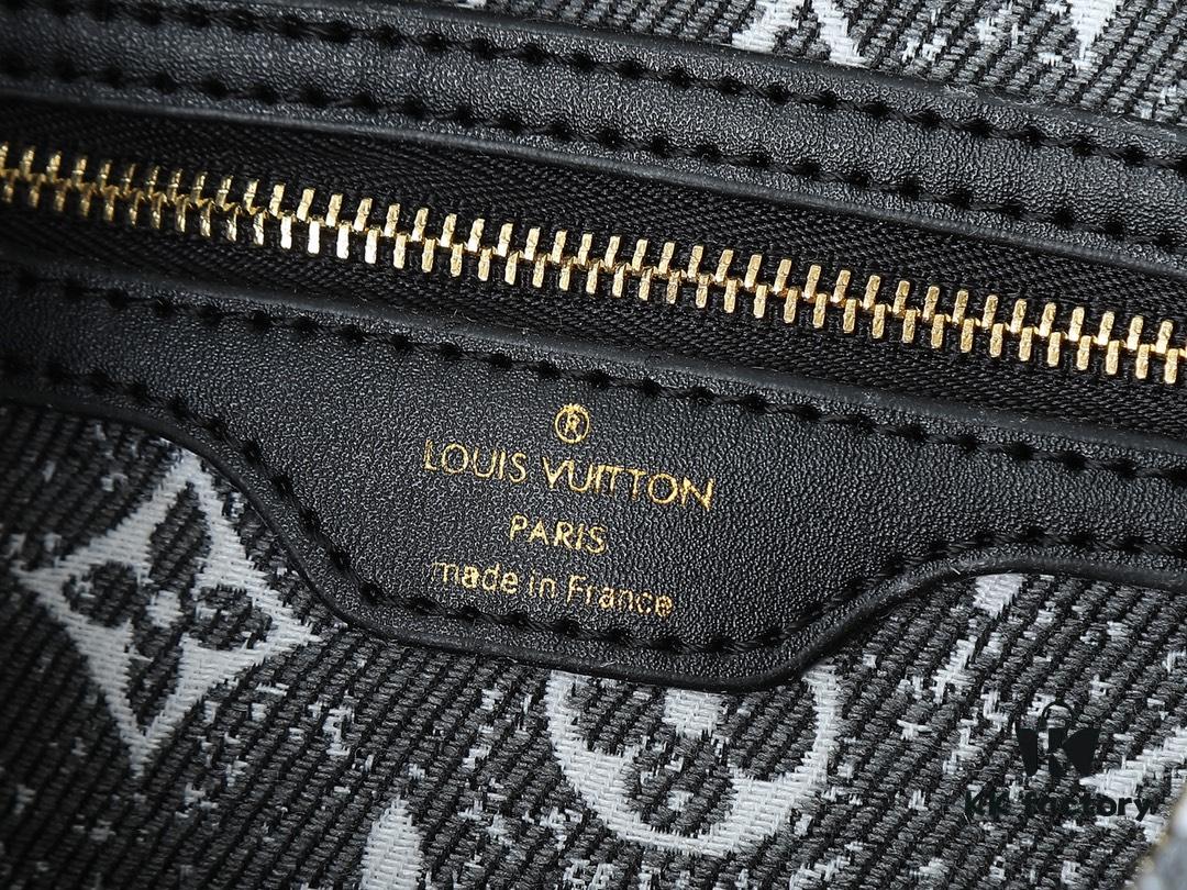 6930601bf09edb6de4c504e2 Upgraded Original M46736 M59273 M58947 M21464 M59609 Speedy Bandoulière 25 Handbag, Striking Reappearance in the 2021 Fall Wild at Heart Capsule Collection, Featuring Oversized LV Embossing on Monogram Empreinte Leather, with Detachable Shoulder Strap for Crossbody Wear