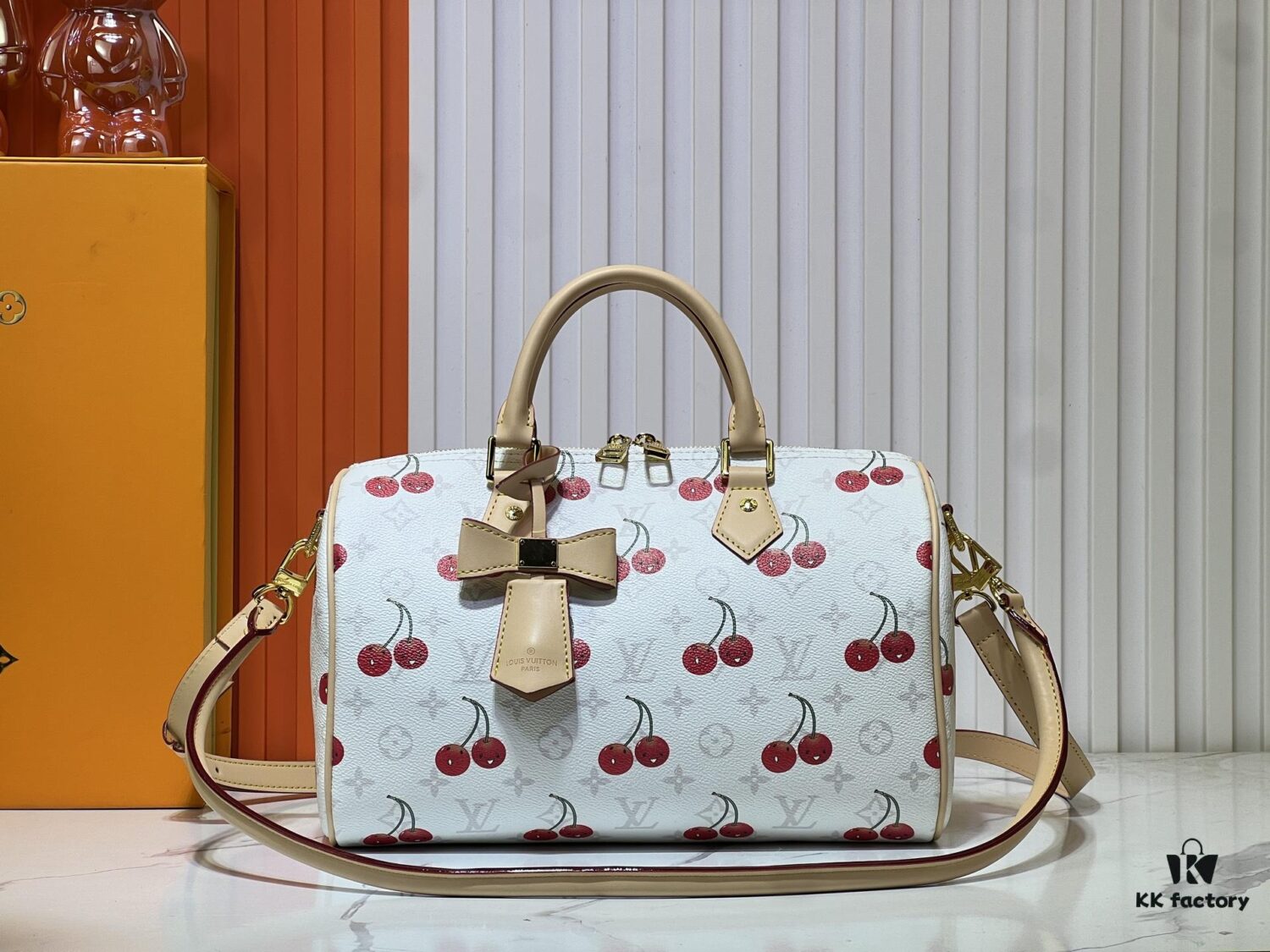 6930606ff09edb6de4c5057a M17089 M40391 Louis Vuitton Cherry Series Handbag from 2005 Designed by Takashi Murakami