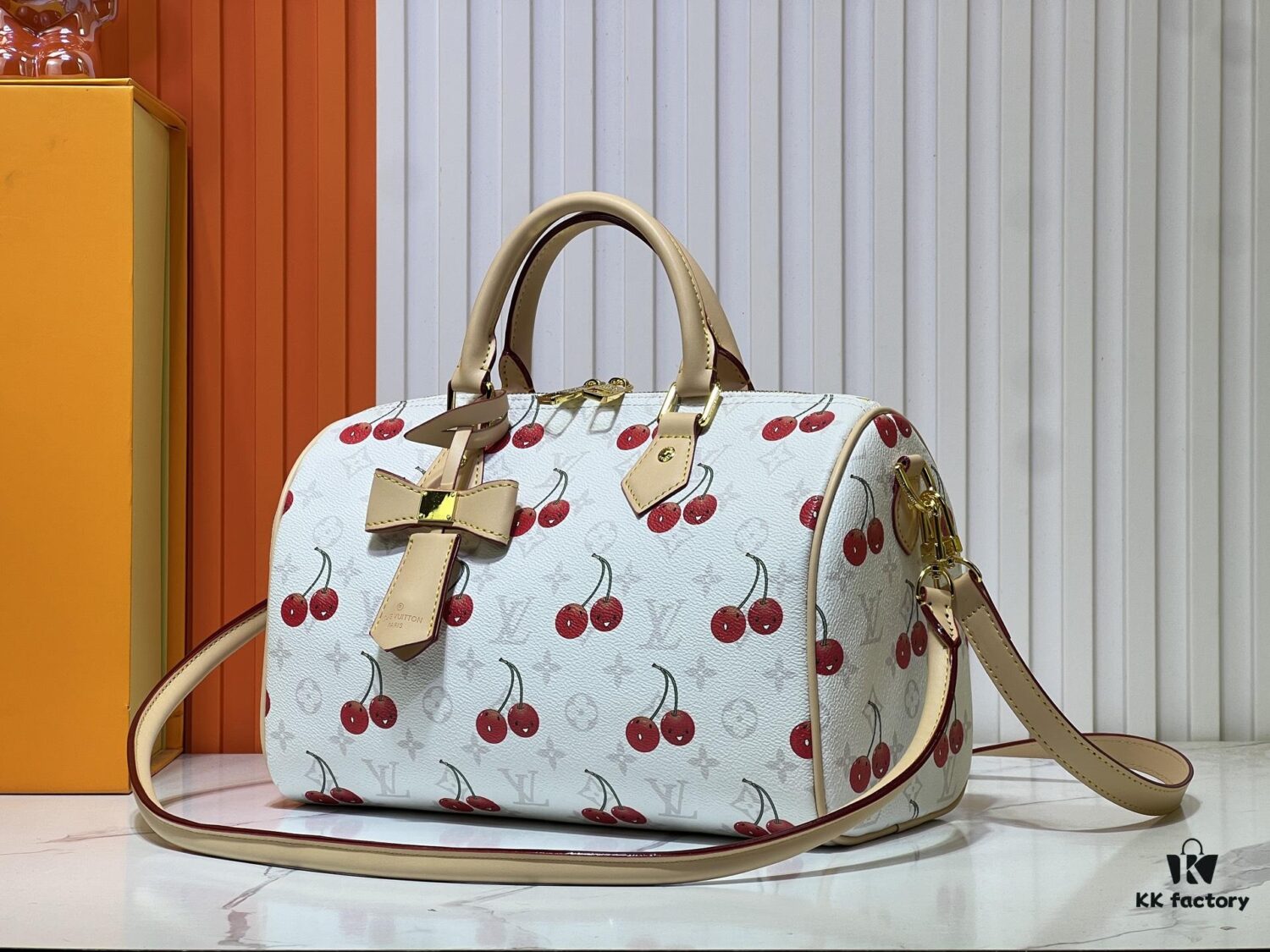 69306070f09edb6de4c5057e M17089 M40391 Louis Vuitton Cherry Series Handbag from 2005 Designed by Takashi Murakami