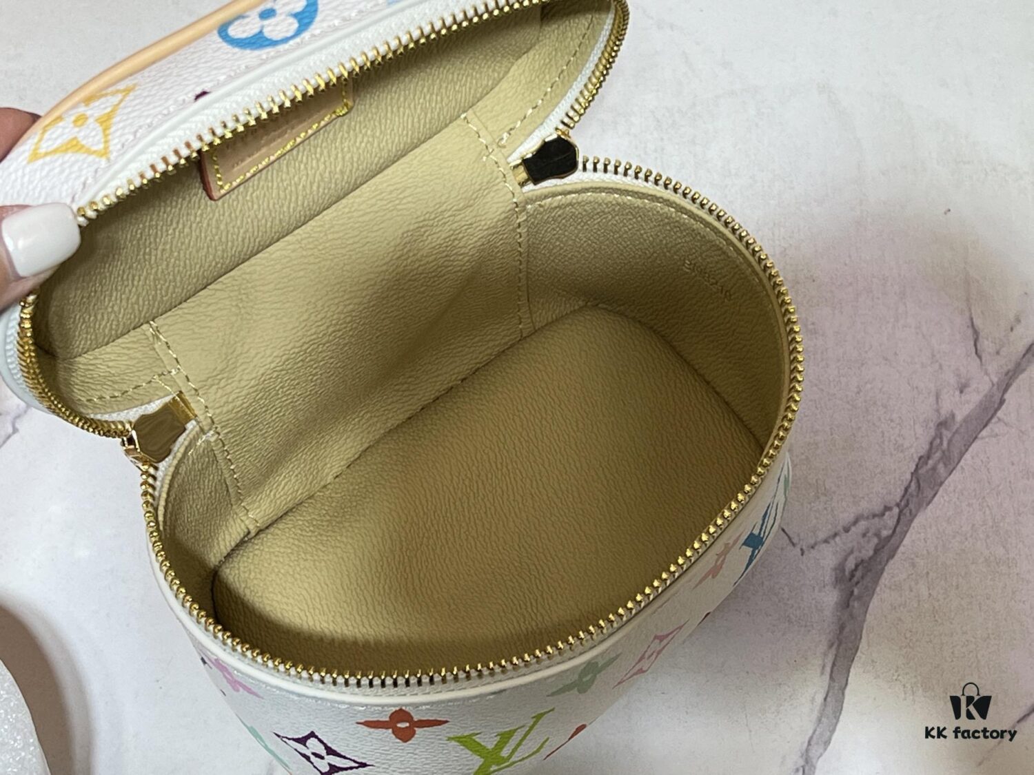 693060baf09edb6de4c505fa Upgraded Original M13747 M44495 M44936 M42263 M42265 LV Takashi Murakami Nice Mini Nano Pouch with Monogram Print in 33 Vibrant Colors, 2025 LV x Takashi Murakami Collaboration White Tricolor and Black Tricolor Twelve-Section Series, Popular Worldwide Among Celebrities