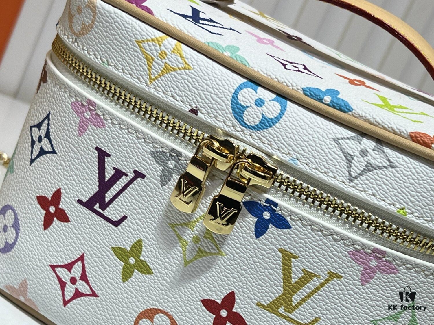 693060c6f09edb6de4c50611 Upgraded Original M13747 M44495 M42265 M44936 M42263 LV Takashi Murakami Nice Mini Nano Cosmetic Pouch Featuring Monogram Print in 33 Vibrant Colors, 2025 LV x Takashi Murakami Collaboration White Tricolor and Black Tricolor Twelve-Section Series, Globally Popular Among Celebrities