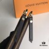 69306134f09edb6de4c506ff LV61269 Brand Size: 21*9*2 Super Practical Style, Still Hot! Official Website Synchronized Style!