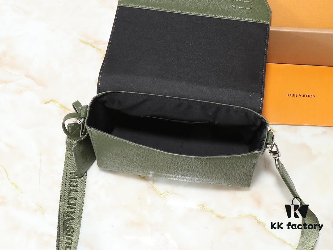 693061c0f09edb6de4c50829 Upgraded Original Takeoff Small Aer Messenger Bag in Black and Military Green