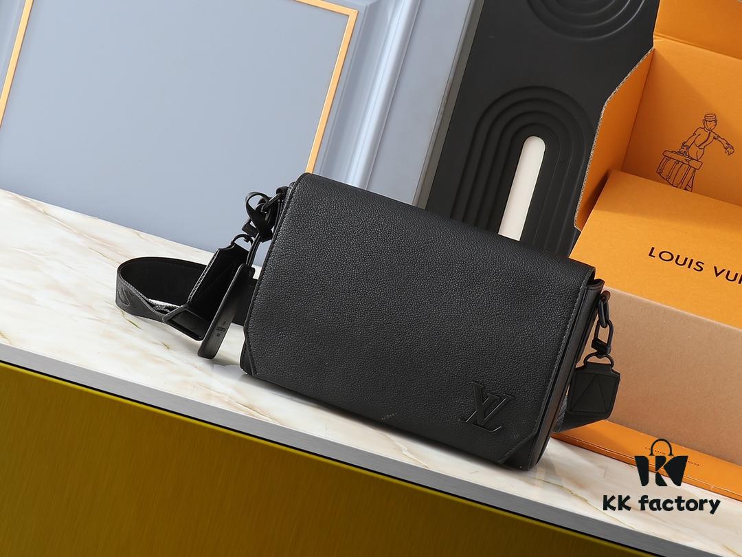 693061c1f09edb6de4c5082e Upgraded Original Takeoff Small Aer Messenger Bag in Black and Military Green