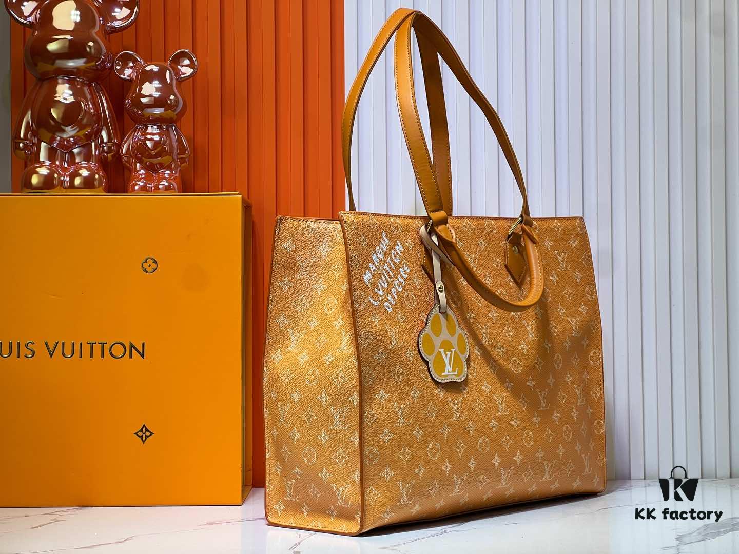 M12683 This Sac Plat 24H Handbag is crafted from vibrant Monogram Heritage canvas, reinterpreting the original Damier canvas's Marque L Vuitton Déposée signature. Embossed LV-letter detailing adorns the trim in a dog paw motif, while dual top handles offer versatile carrying options as hand-held or shoulder carry. Dimensions: 41x33x14cm