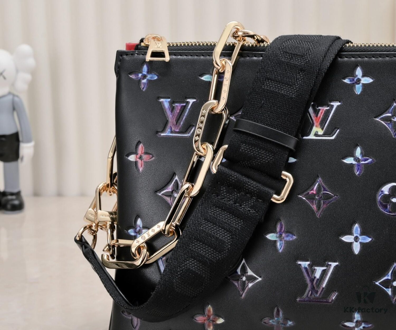 69306249f09edb6de4c5096d Exclusive Real Shot - Upgraded Version‼️ M21353 Printed 57790 This Model Coussin Small Bag Features Monogram Embossed Lambskin with Floral Pattern Ingeniously Integrated into the LV Letters and Monogram Flowers