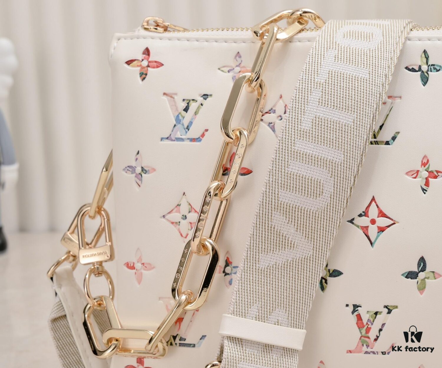 6930624ef09edb6de4c50974 Exclusive Real Shot - Upgraded Version‼️ M21353 Printed 57790 This Coussin Small Bag Features Monogram-Embossed Lamb Leather with Floral Pattern Integrated into the LV Letters and Monogram Flowers