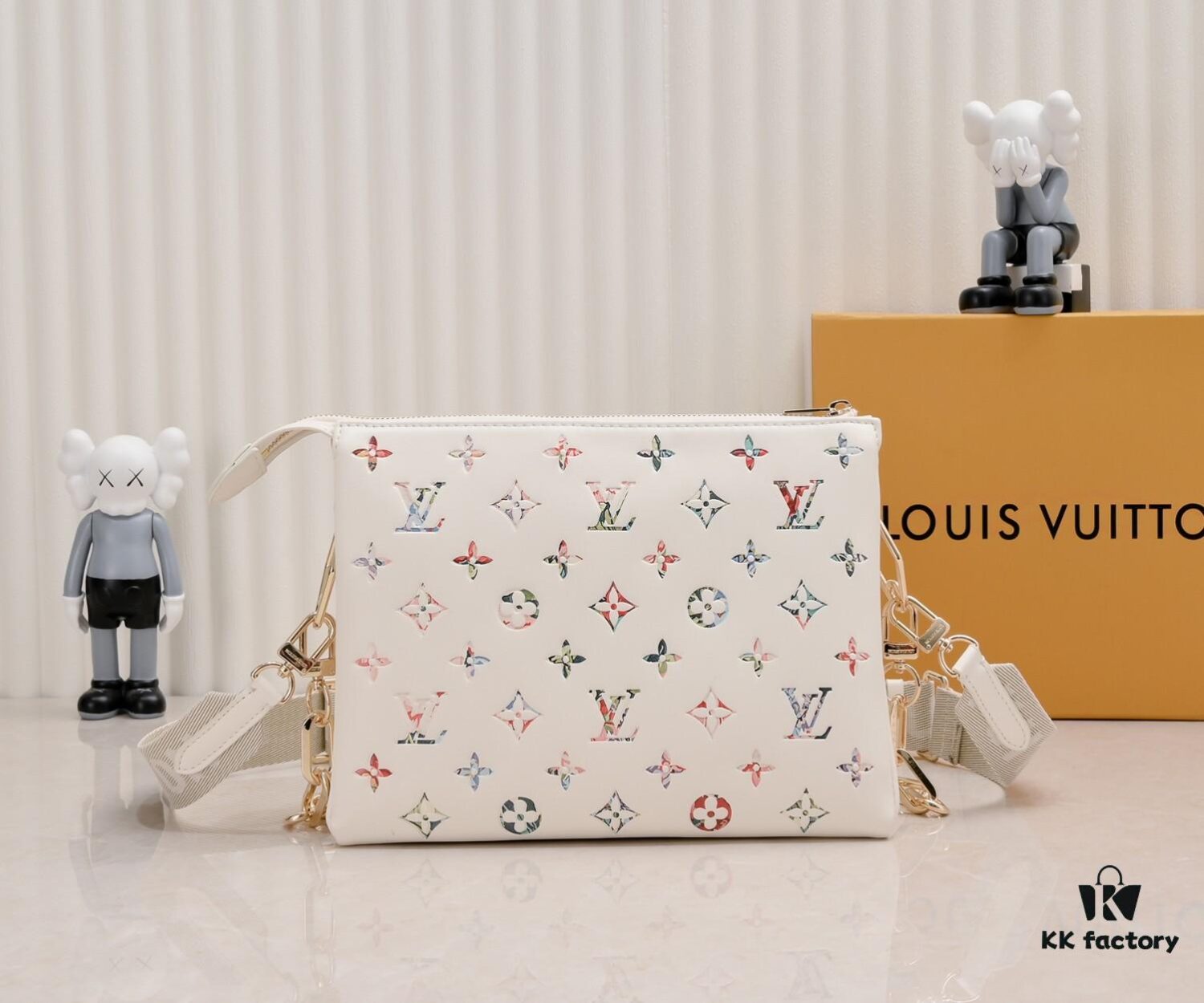 6930624ff09edb6de4c50975 Exclusive Real Shot - Upgraded Version‼️ M21353 Printed 57790 This Coussin Small Bag Features Monogram-Embossed Lamb Leather with Floral Pattern Integrated into the LV Letters and Monogram Flowers