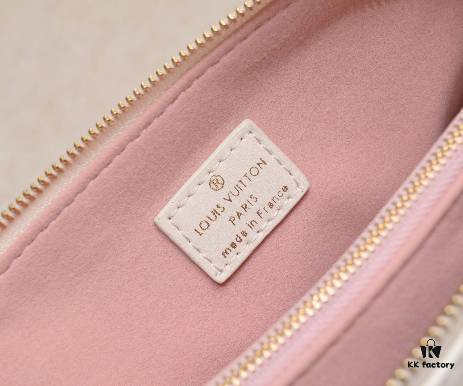 6930624ff09edb6de4c50976 Exclusive Real Shot - Upgraded Version‼️ M21353 Printed 57790 This Coussin Small Bag Features Monogram-Embossed Lamb Leather with Floral Pattern Integrated into the LV Letters and Monogram Flowers