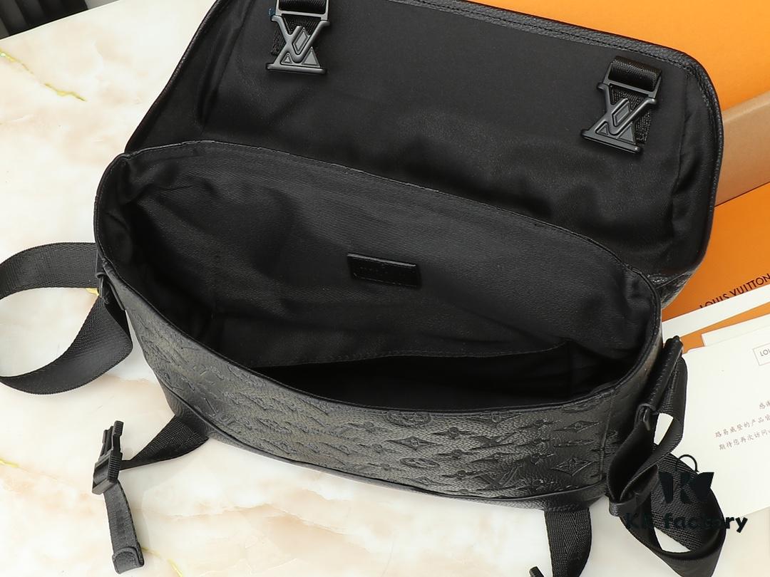 69306267f09edb6de4c509a8 Upgraded Original M25121 Voyager Small Messenger Bag