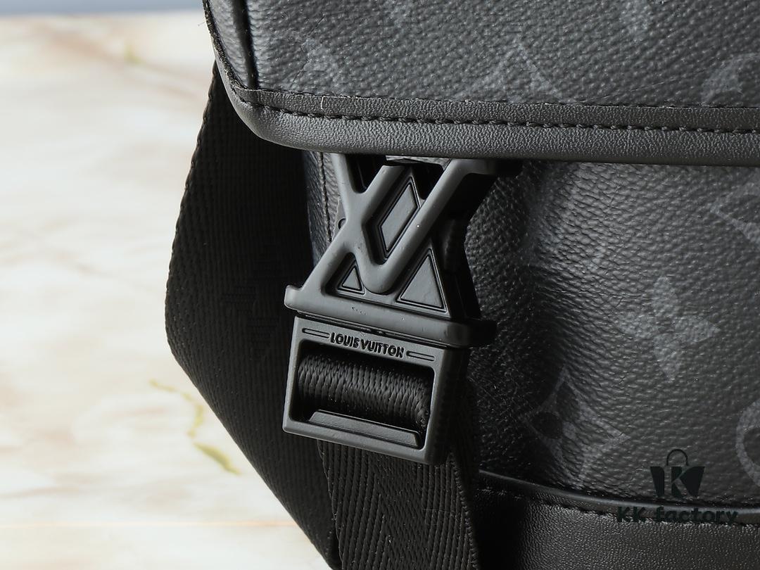 69306269f09edb6de4c509ac Upgraded Original M25121 Voyager Small Messenger Bag