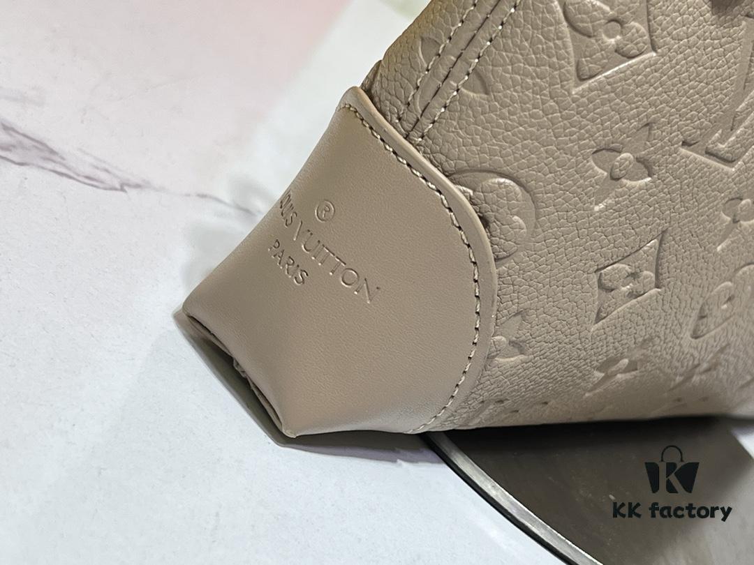 693062a0f09edb6de4c50a40 Upgraded Original M12174 This Pochette Sèvres Belongs to the LV Ski Collection, Ready to Shine in a 'Sparkling' Gunmetal Tone