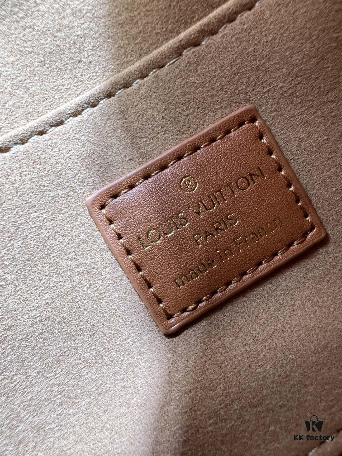 693062a5f09edb6de4c50a49 Upgraded Original M12174 This Pochette Sèvres Belongs to the LV Ski Collection, Ready to Shine in a 'Sparkling' Gun-Metal Tone