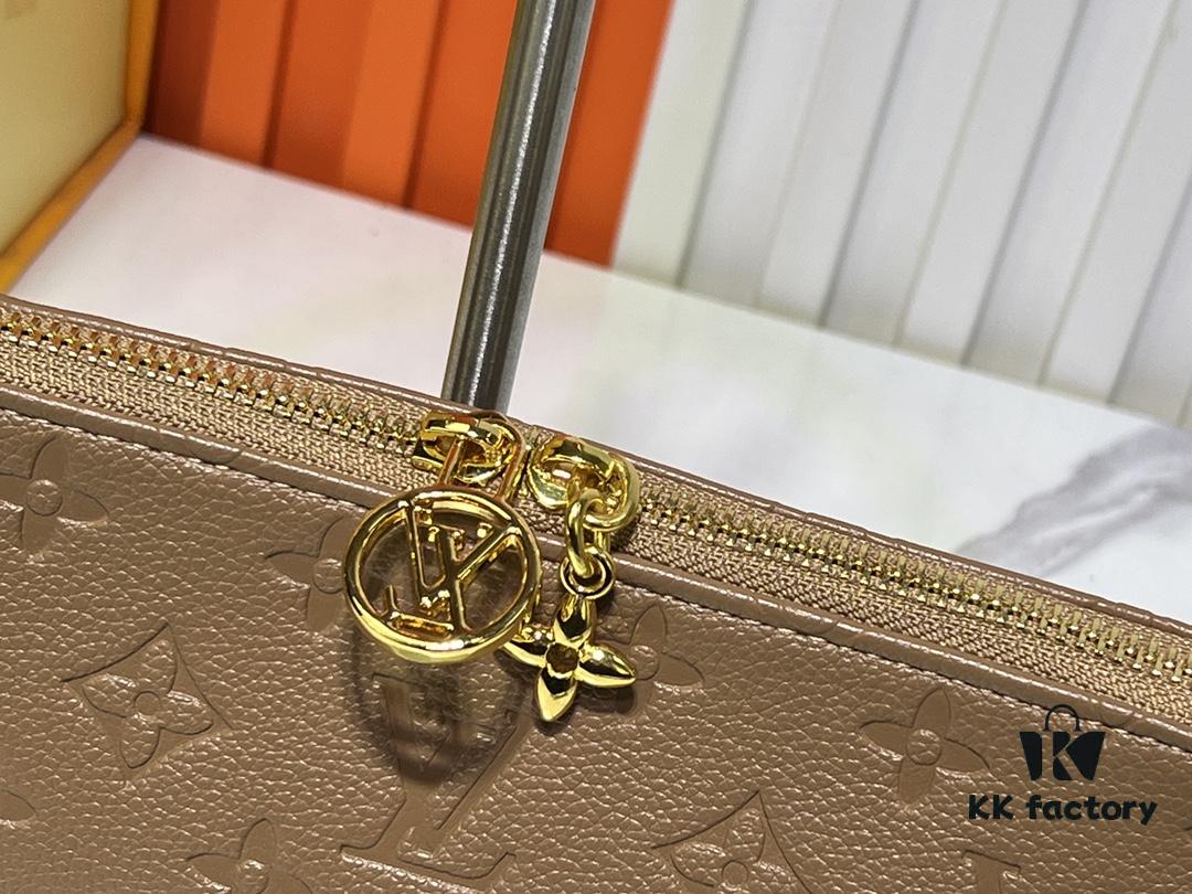 693062aaf09edb6de4c50a54 Upgraded Original M12174 This Pochette Sèvres Belongs to the LV Ski Collection, Ready to Shine in a 'Sparkling' Gunmetal Tone