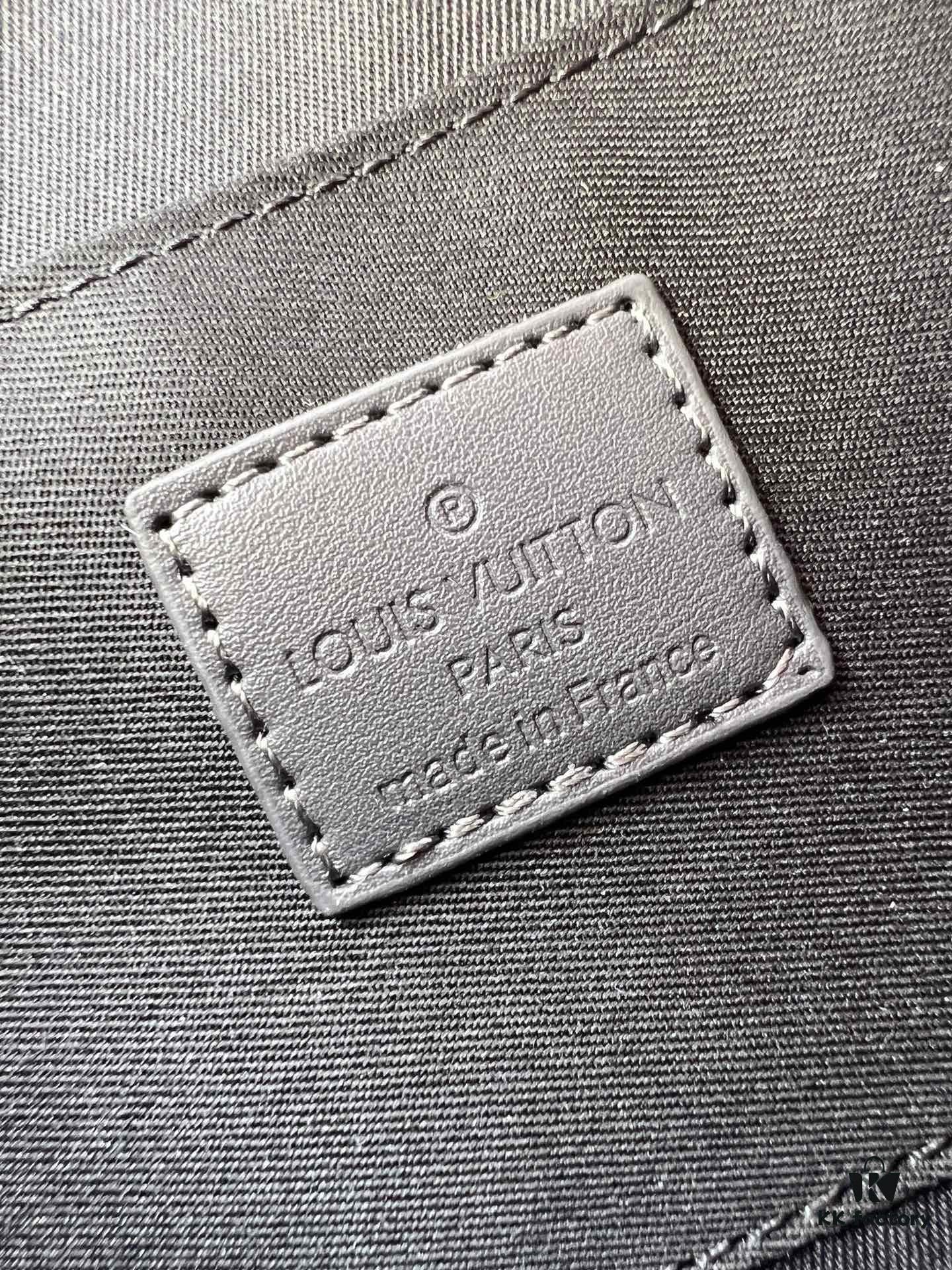 693062b1f09edb6de4c50a67 Upgraded Original M12174 This Pochette Sèvres Belongs to the LV Ski Collection, Ready to Shine in a 'Sparkling' Gunmetal Tone