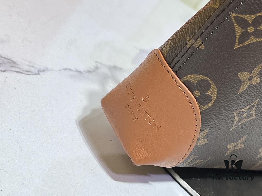 693062b4f09edb6de4c50a6e Upgraded Original M12174 This Pochette Sèvres Belongs to the LV Ski Collection, Ready to Shine in a 'Sparkling' Gunmetal Tone