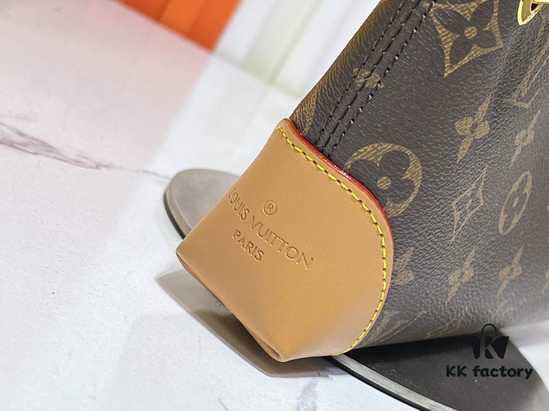 693062b9f09edb6de4c50a7a Upgraded Original M12174 This Pochette Sèvres Belongs to the LV Ski Collection, Ready to Shine in a 'Sparkling' Gunmetal Tone