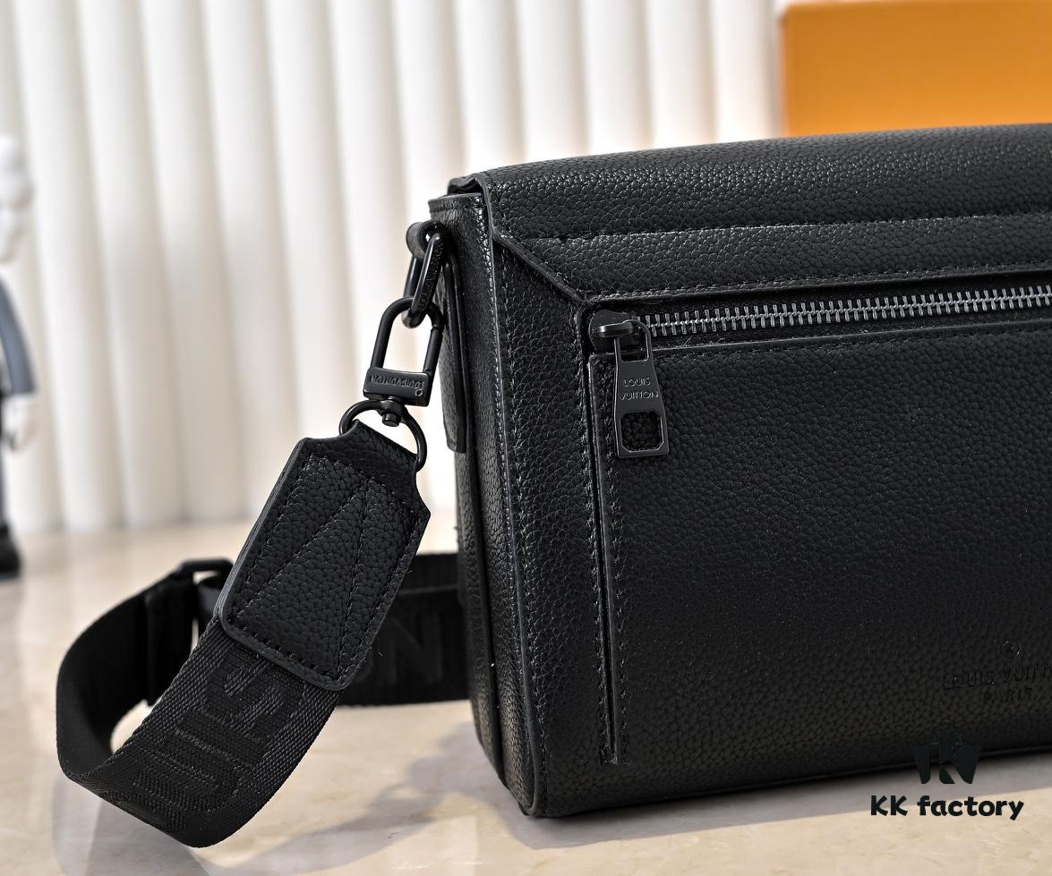 693062c0f09edb6de4c50a89 Upgraded Original Takeoff Small Aer Messenger Bag