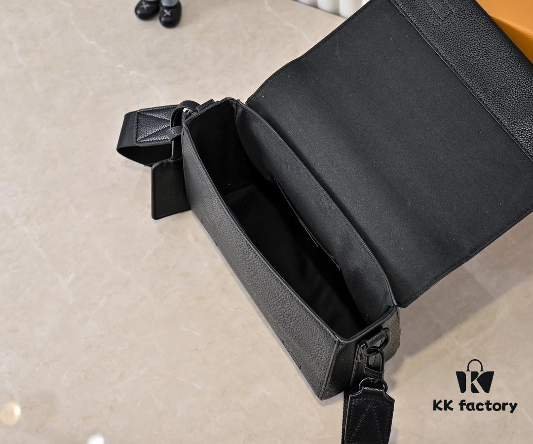 693062c1f09edb6de4c50a8c Upgraded Original Takeoff Small Aer Messenger Bag