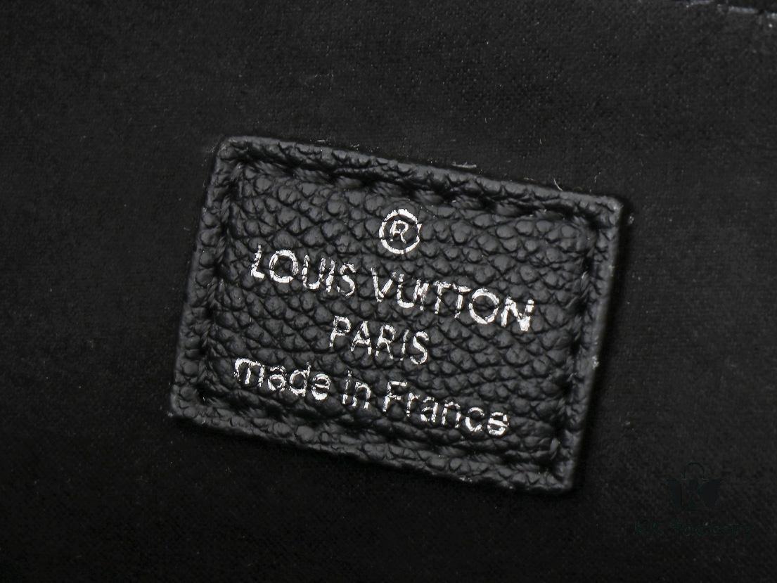 693062e0f09edb6de4c50aca Upgraded Original Version M54811 M54810 This Twist Tote Bag Features Modern Silhouettes and Luxurious Design Elements Such as the Classic LV Twist Lock and Crossbody Strap, Destined to Become a New Center of Attention