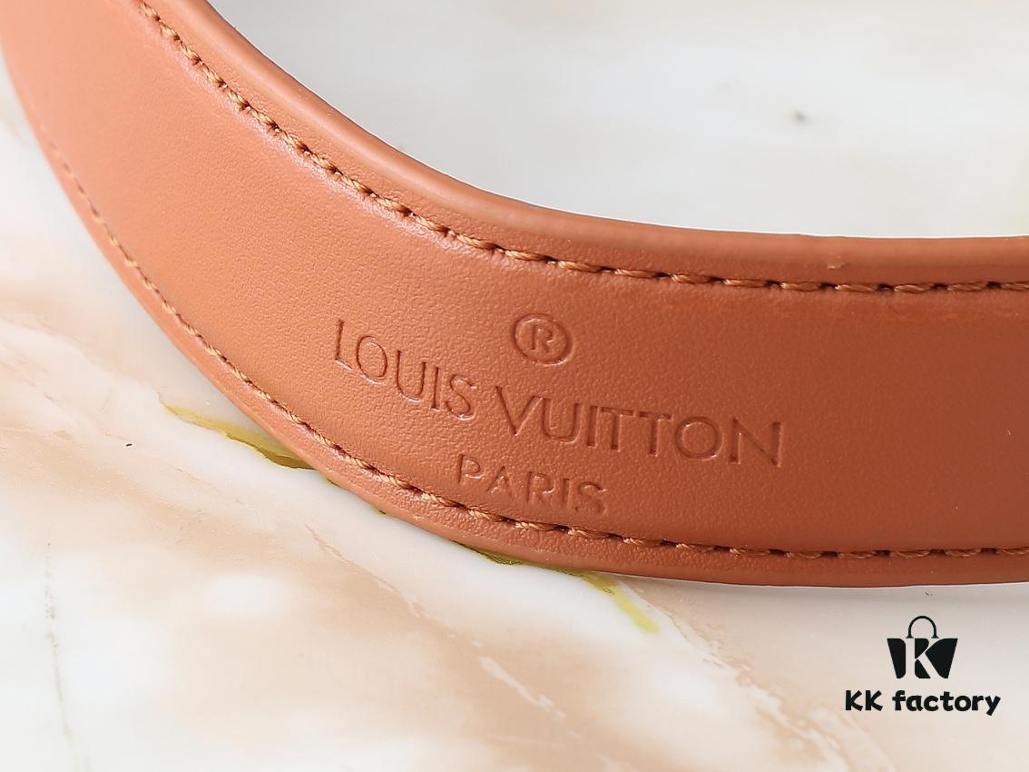 69306328f09edb6de4c50b73 Upgraded Original M12174 This Pochette Sèvres Belongs to the LV Ski Collection, Ready to Shine in a 'Sparkling' Gunmetal Tone