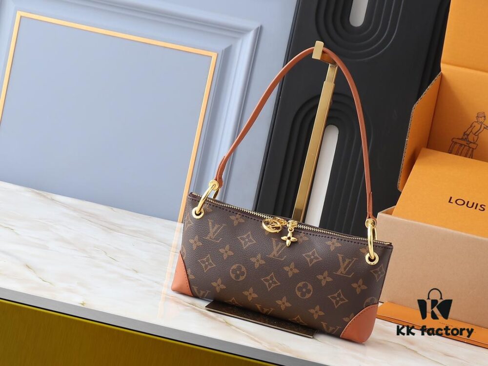 Upgraded Original M12174 This Pochette Sèvres Belongs to the LV Ski Collection, Ready to Shine in a 'Sparkling' Gunmetal Tone