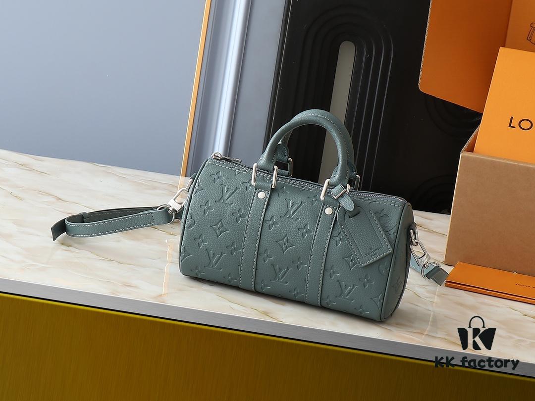 693063fd6e68136f4d9a43db Upgraded Original M00148 Color Gradient Check M13866 Misty Lake Blue Men's Bag Pillow Bag Speedy HR Series This Keepall 25 Handbag is Crafted from Monogram Eclipse Reverse Canvas Showcasing an Elegant Reinterpretation of Louis Vuitton's Classic Pattern Reinforced Straps and Leather Label Continue the Iconic Elements of the Keepall Collection Zipper Closure Ensures Personal Belongings Travel Securely Dimensions 25.0 x 15.0 x 11.0cm (Length x Height x Width)