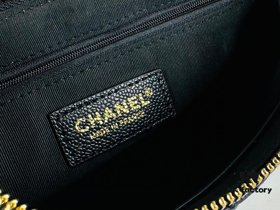 693064326e68136f4d9a4433 New Arrival Chanel Vintage Black and Gold Shoulder Bag 🖤 Jennie's Style