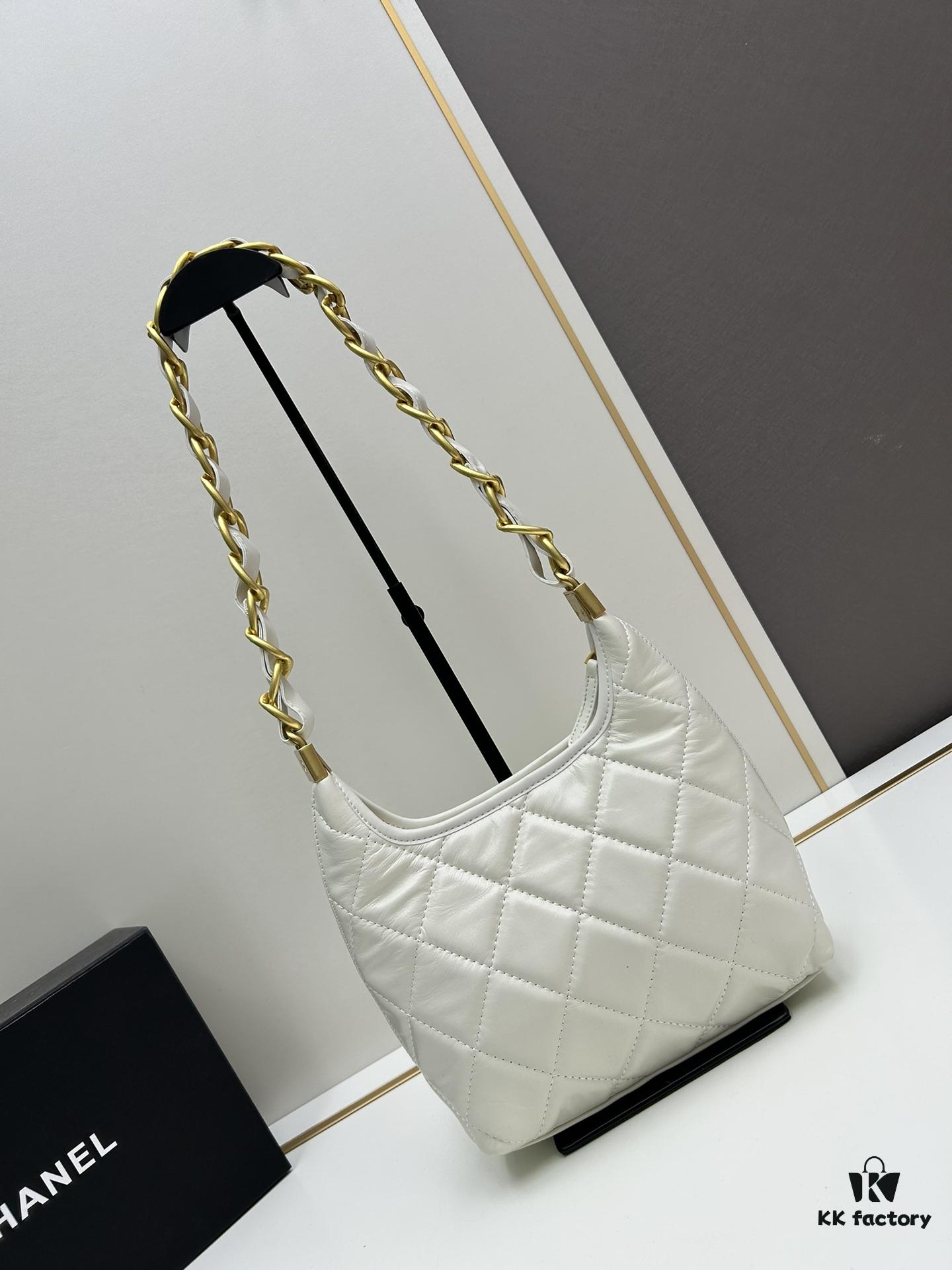 693064346e68136f4d9a4437 Chanel 24A Small Hobo Bag in Oil-Waxed Full-Grain Leather
