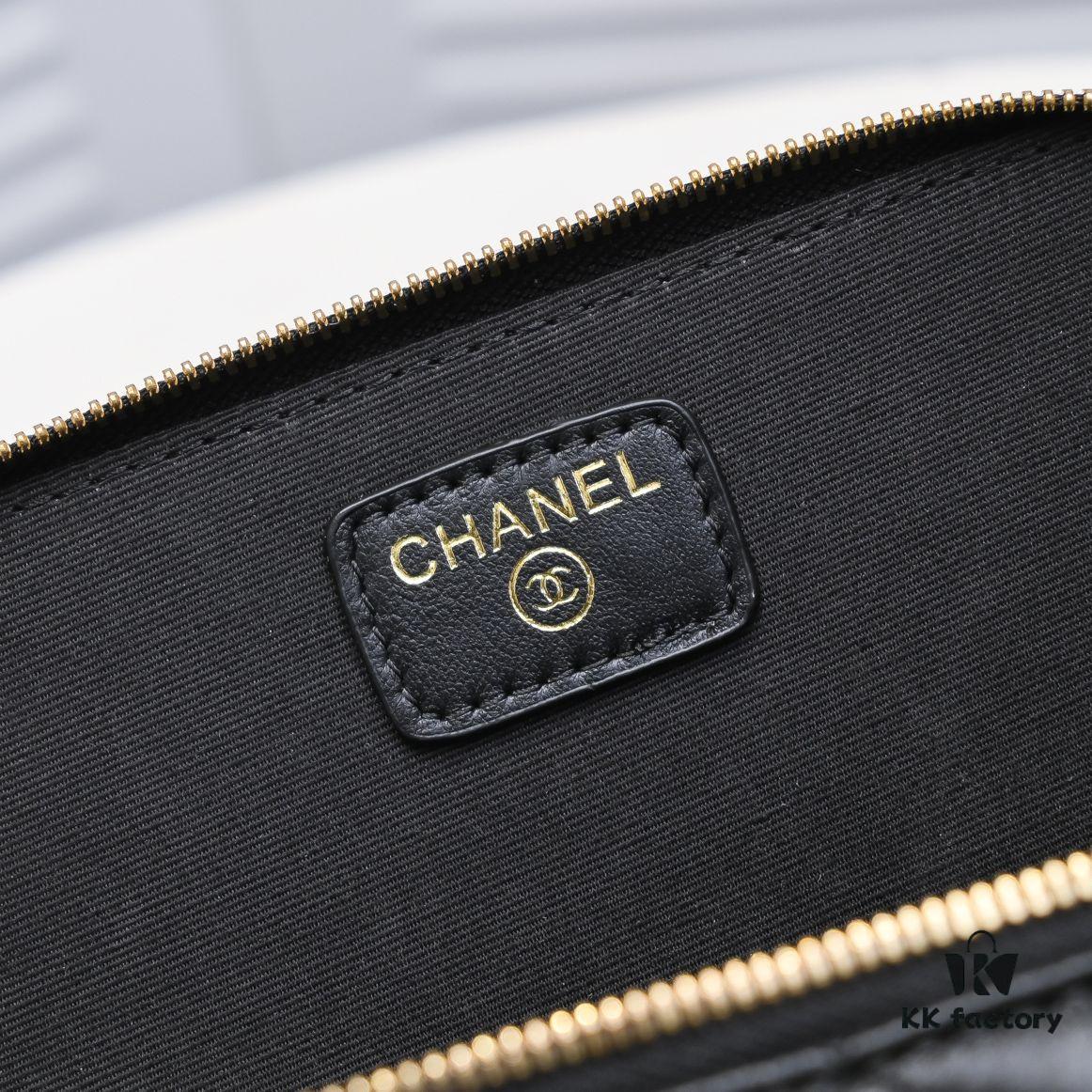 693064356e68136f4d9a4439 Chanel 2022 Autumn/Winter New Arrival Gold Ball Makeup Compact Mini Storage Box