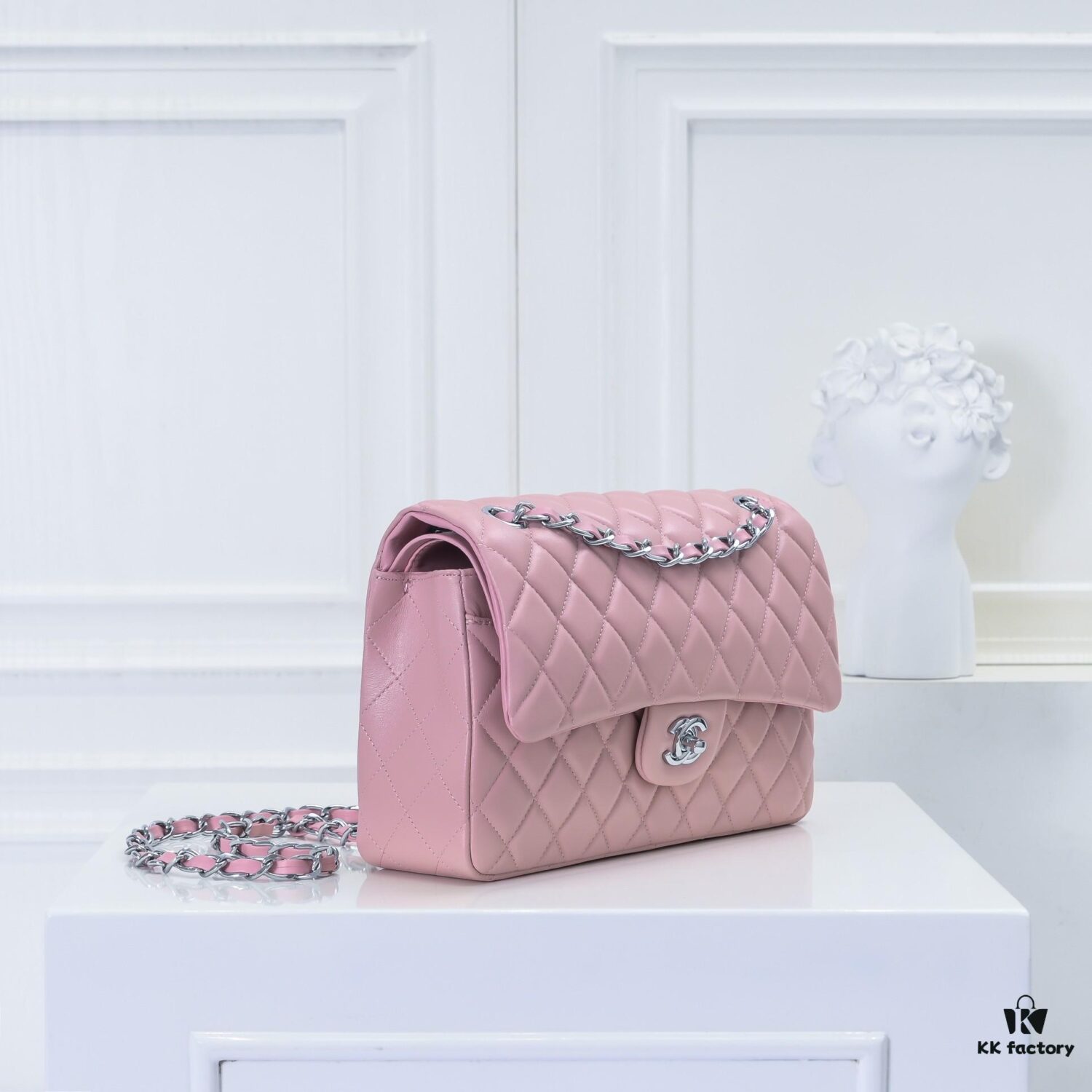 693064476e68136f4d9a444a CHANEL Lambskin Classic Crossbody Bag with Red Lining, Summer Arrival, Original Hardware, Size: 25.5*16*6.5