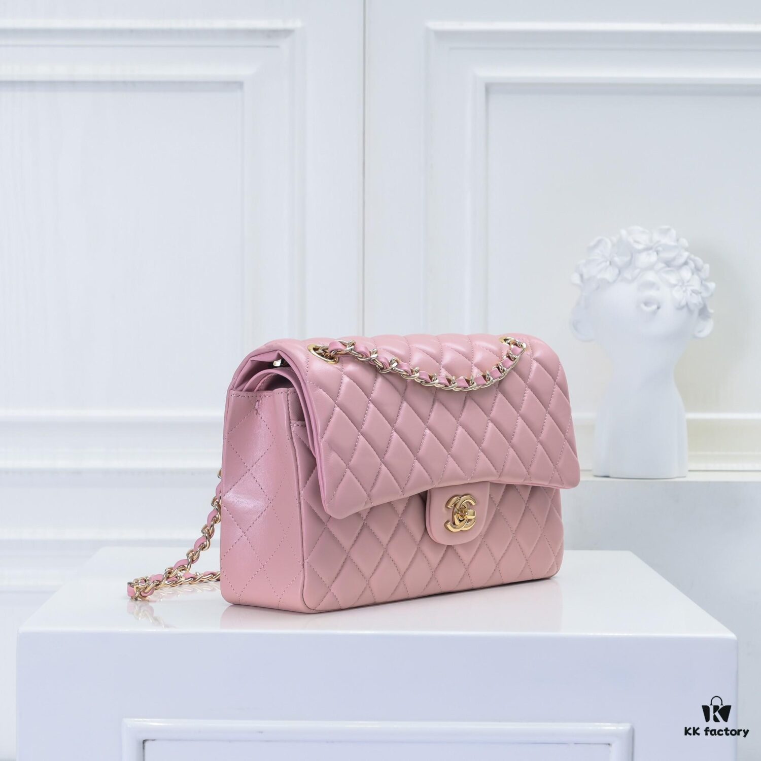 693064486e68136f4d9a444b CHANEL Lambskin Classic Crossbody Bag with Red Lining, Summer Collection, Original Hardware, Size: 25.5*16*6.5