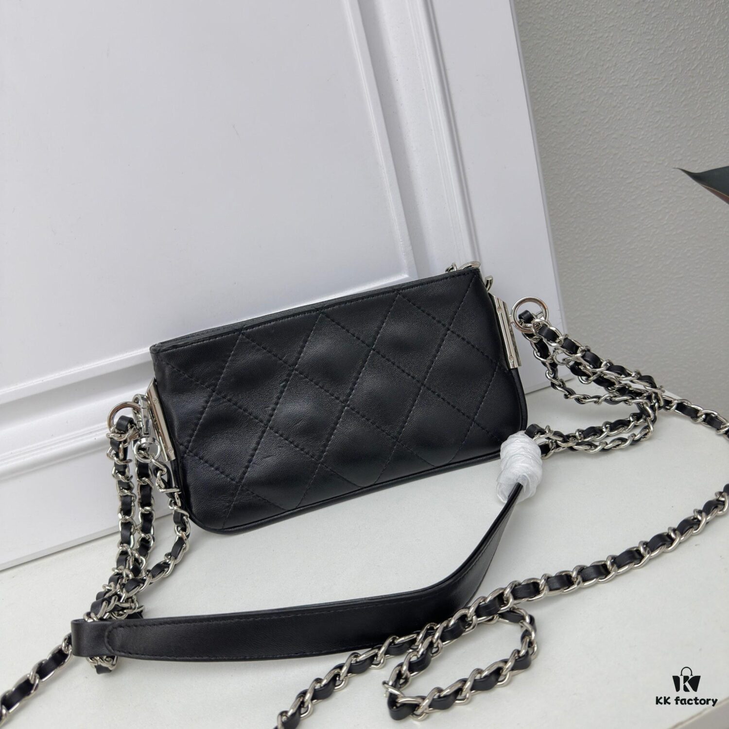 6930644a6e68136f4d9a444e Top Quality Genuine Top-Grain Leather Vintage Chanel Chain Bag, Lazy and Stylish, Perfectly Sized at 22 x 13cm