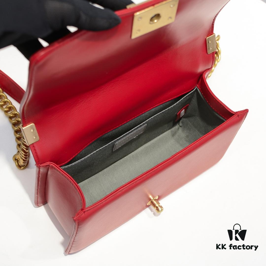 693064526e68136f4d9a445b Chanel Crown Lambskin Bag with Original Hardware - Full Sheepskin, Thickened Electroplated Metal Fittings, No. 67086 Gold V-Check Pattern 25*15*8cm