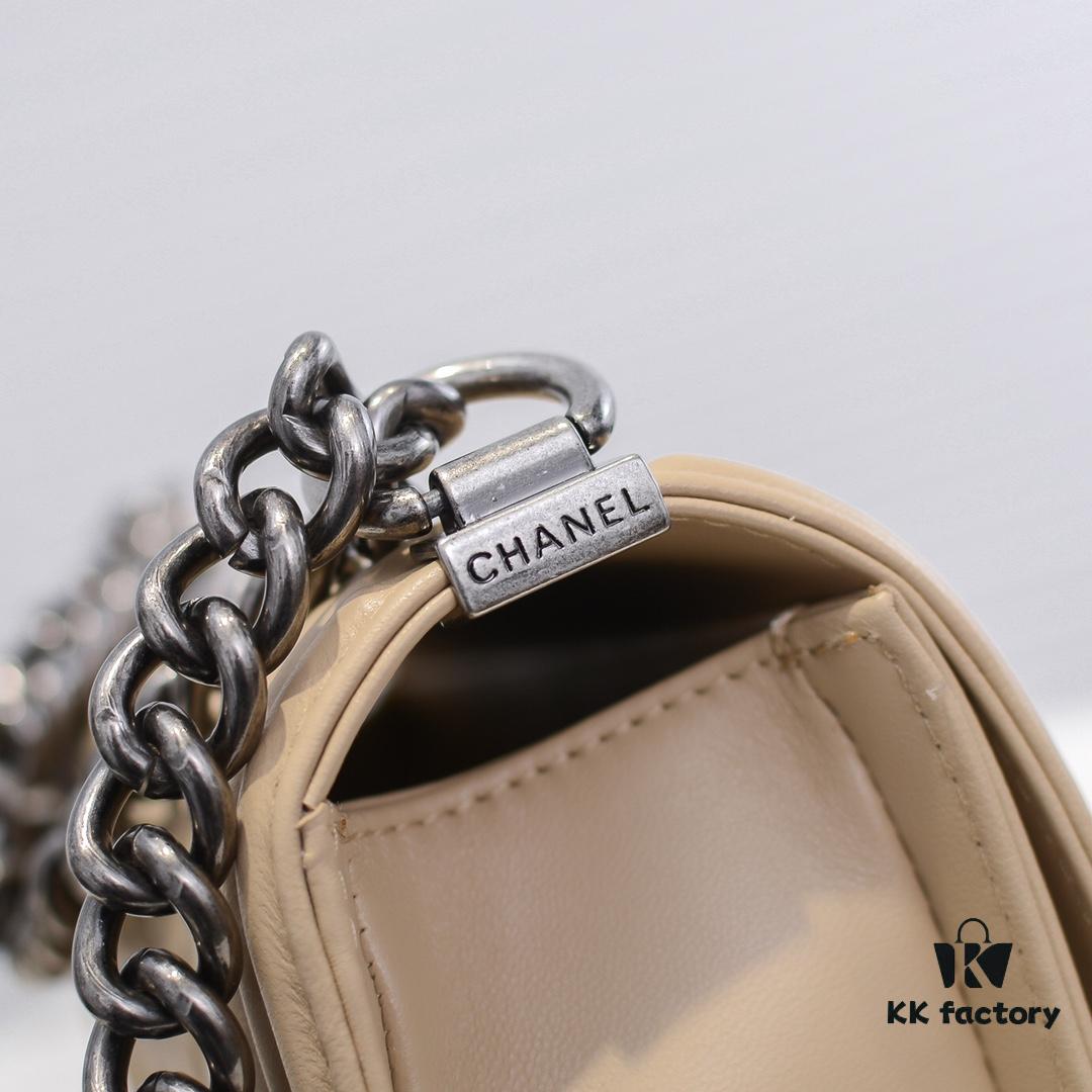 693064556e68136f4d9a445f Chanel Crown Lambskin Handbag with Full Sheepskin and Original Hardware, Thickened Electroplated Metal Fittings