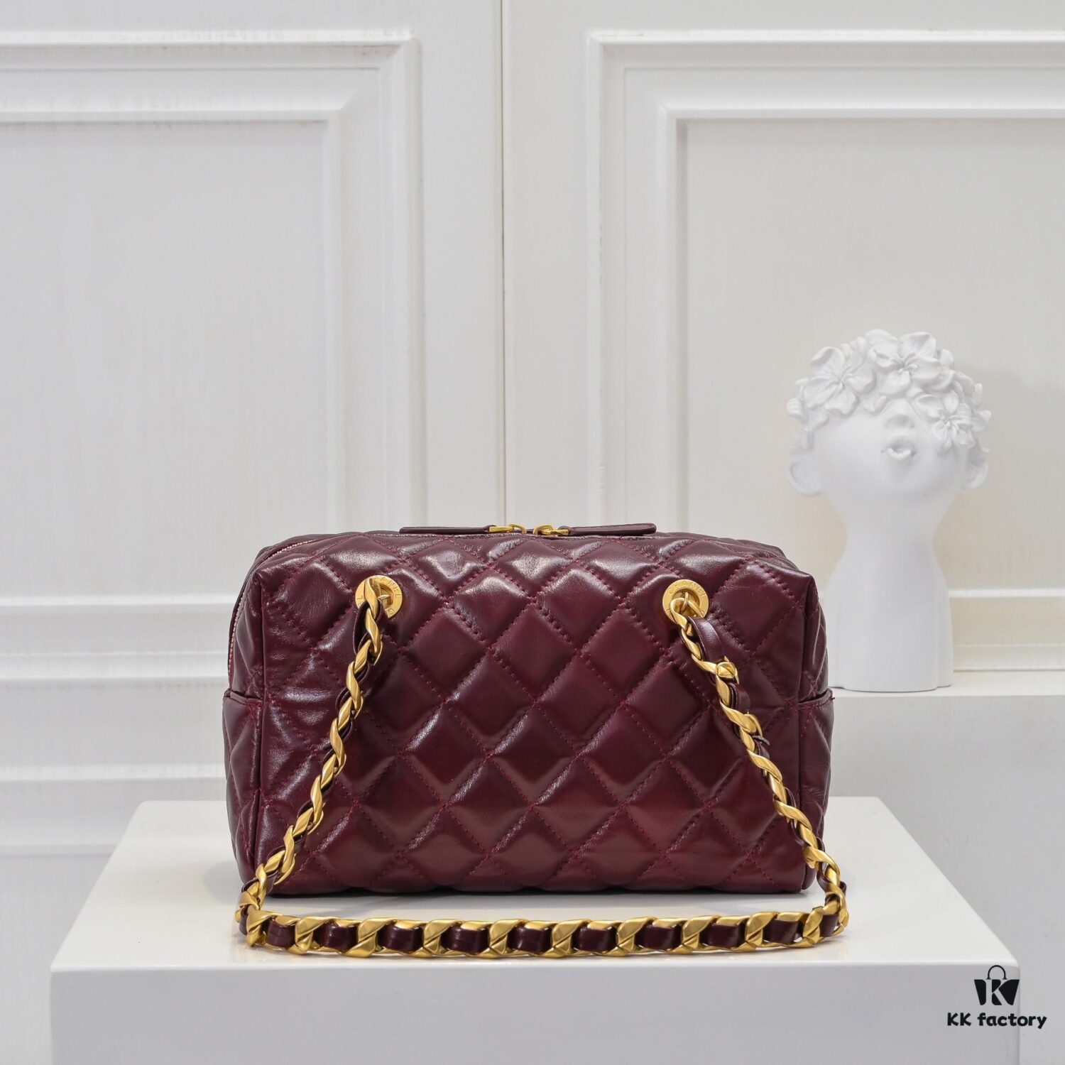 693064696e68136f4d9a4473 Chanel 24B Coarse Chain Pillow Bag, Top-Grade Cowhide, Shoulder Bag with Elegant and Charming Design