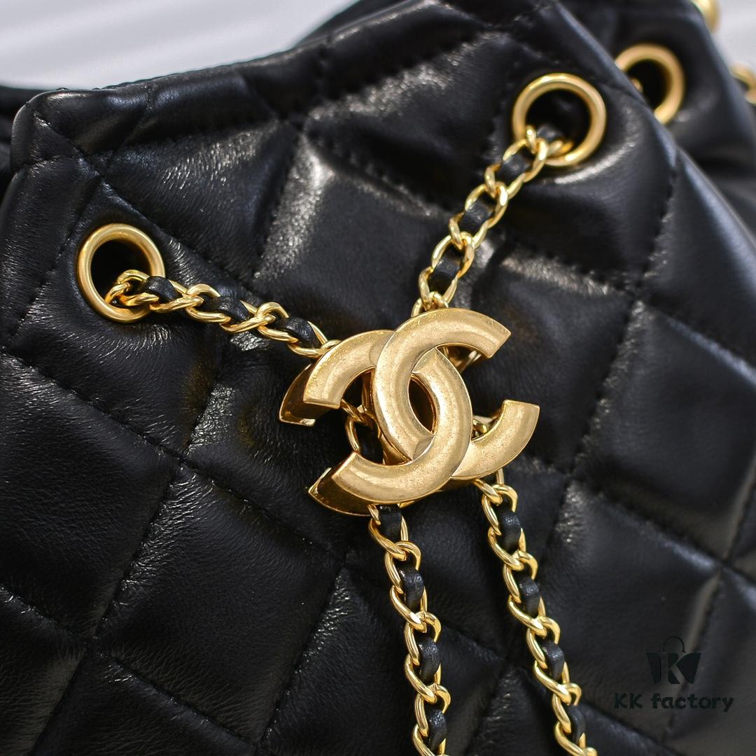 Chanel Vintage Drawstring Button Bag Made of Lambskin with Classic Quilting and Chain-in-Leather Strap