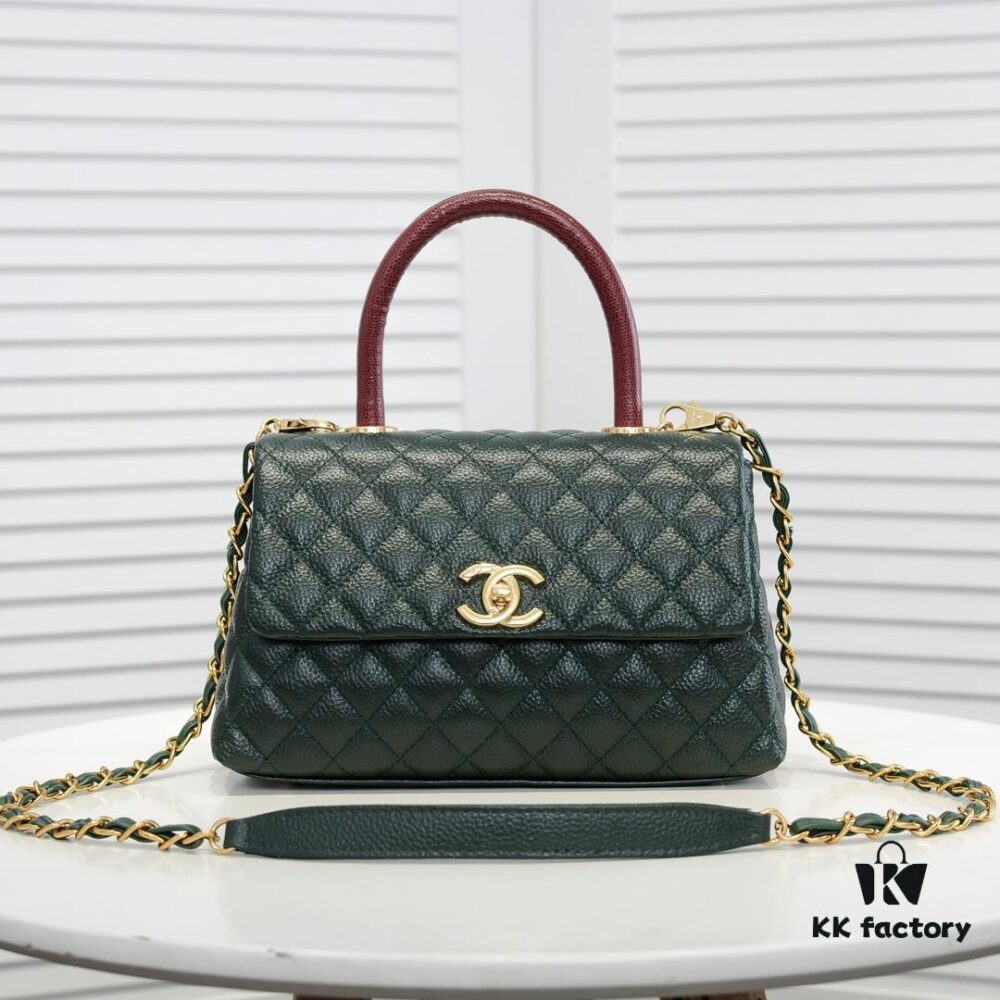6930647b6e68136f4d9a448b Emerald Green and Red Chanel-Style Shoulder Bag with Unique Clasp Design – Dual Carry Tote & Crossbody, Exotic Texture with Luxe Gold Hardware
