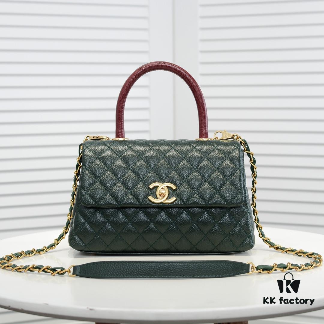 6930647b6e68136f4d9a448b Emerald Green and Red Chanel-Style Shoulder Bag with Unique Clasp Design – Dual Carry Tote & Crossbody, Exotic Texture with Luxe Gold Hardware