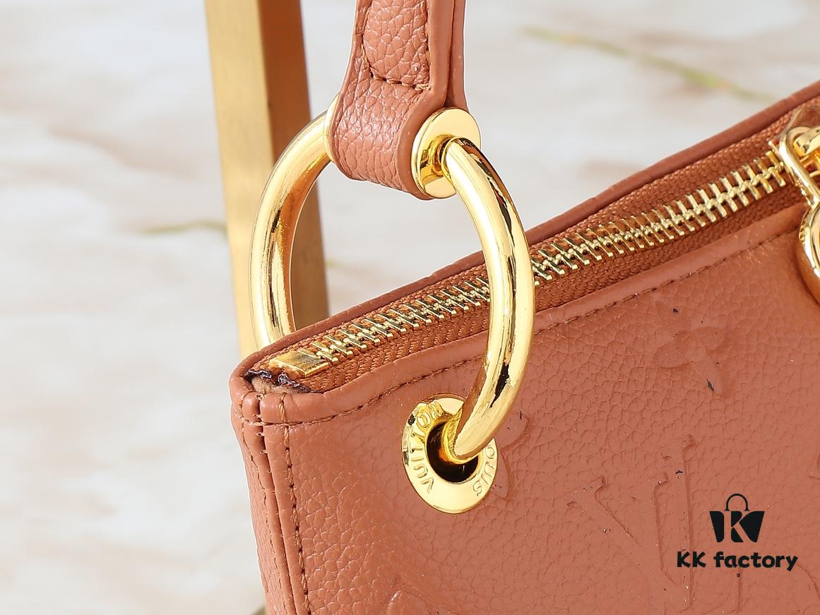 693064b36e68136f4d9a44d0 Upgraded Original M12174 This Pochette Sèvres Belongs to the LV Ski Collection, Ready to Shine in a 'Sparkling' Gunmetal Tone