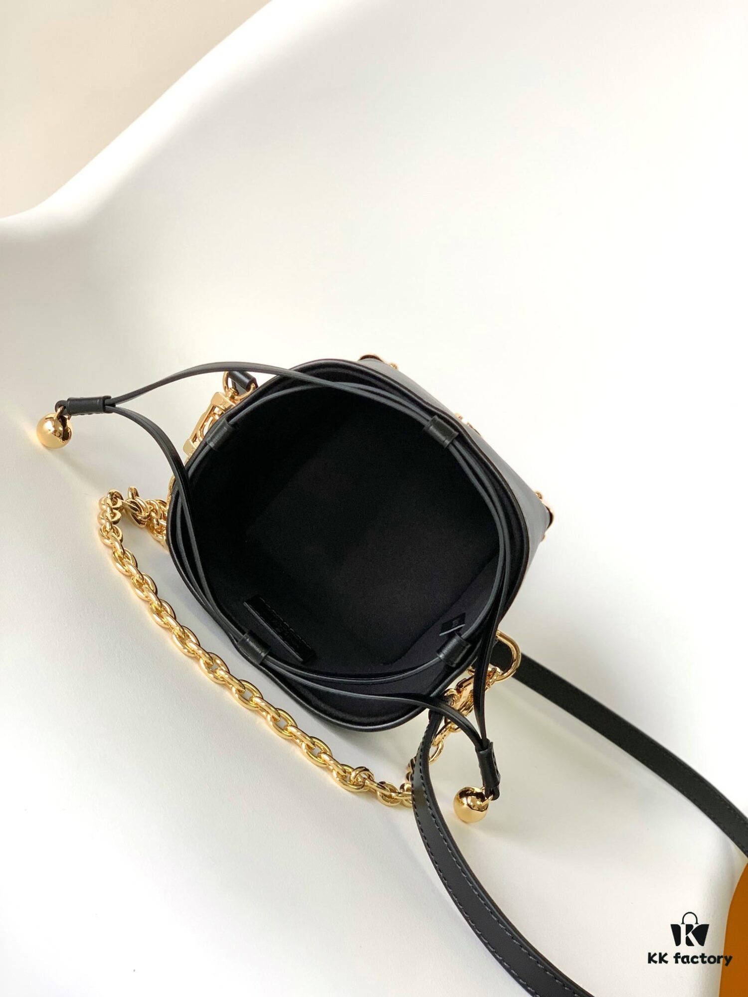 693065556e68136f4d9a4612 M82885 Yellow Flower M82886 Black Mini Noe Bucket Bag 'Bao Bao' Series Zjs jh Online Only Handbag