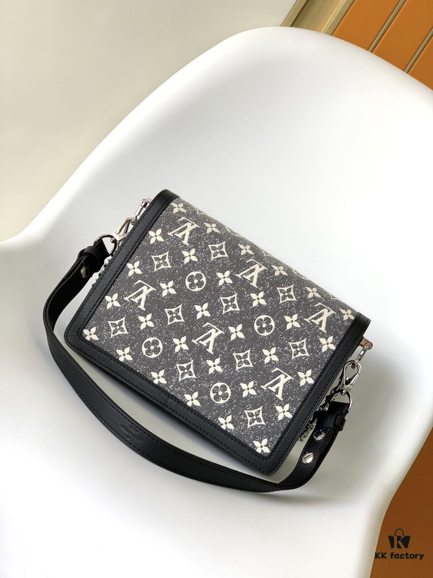 693065556e68136f4d9a4614 Special Offer M21458 Top-Quality Original Surplus Dauphine Medium Handbag in Monogram Jacquard Denim